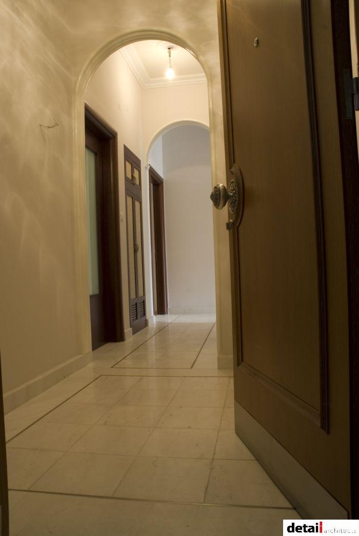 Interior view of entrance hall with attention to detail (detail) use of special construction - Εσωτερική άποψη του χώρου της εισόδου με έμφαση στη λεπτομέρεια (detail) ειδικών κατασκευών χρήσης